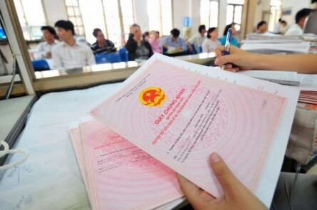 có thể uỷ quyền cho em ruột thực hiện thủ tục samh sổ đỏ