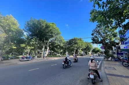 BÁN GẤP! Nhà mặt tiền Thống Nhất phường Phan Rang đối diện công viên