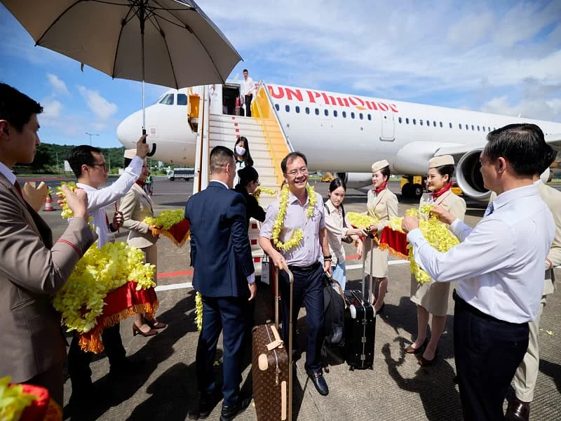 Tàu điện, hàng không và những pha ‘chơi lớn’ của Vingroup, Sun Group